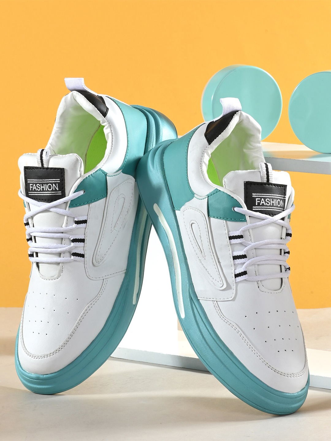 

ARIVO Men Colourblocked Sneakers, Green
