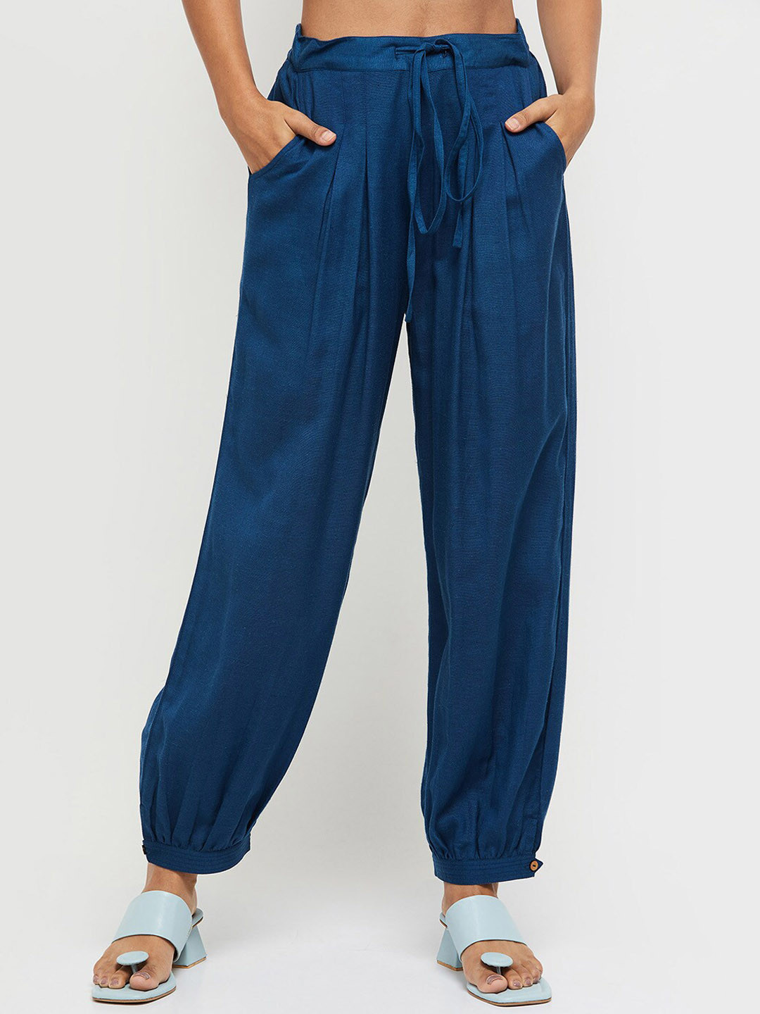 

Max Women Blue Solid Loose-Fit Cotton Patiala