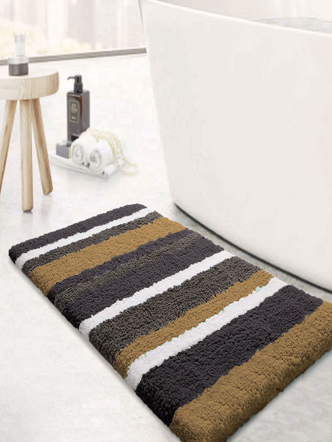 

LUXEHOME INTERNATIONAL Striped 2400GSM Bath Rugs, Black