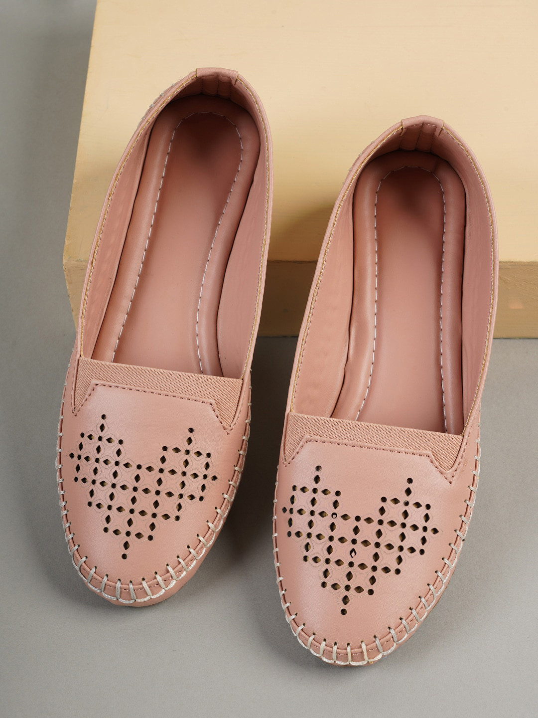

Style Shoes Women Pink Textured Ballerinas with Laser Cuts Flats