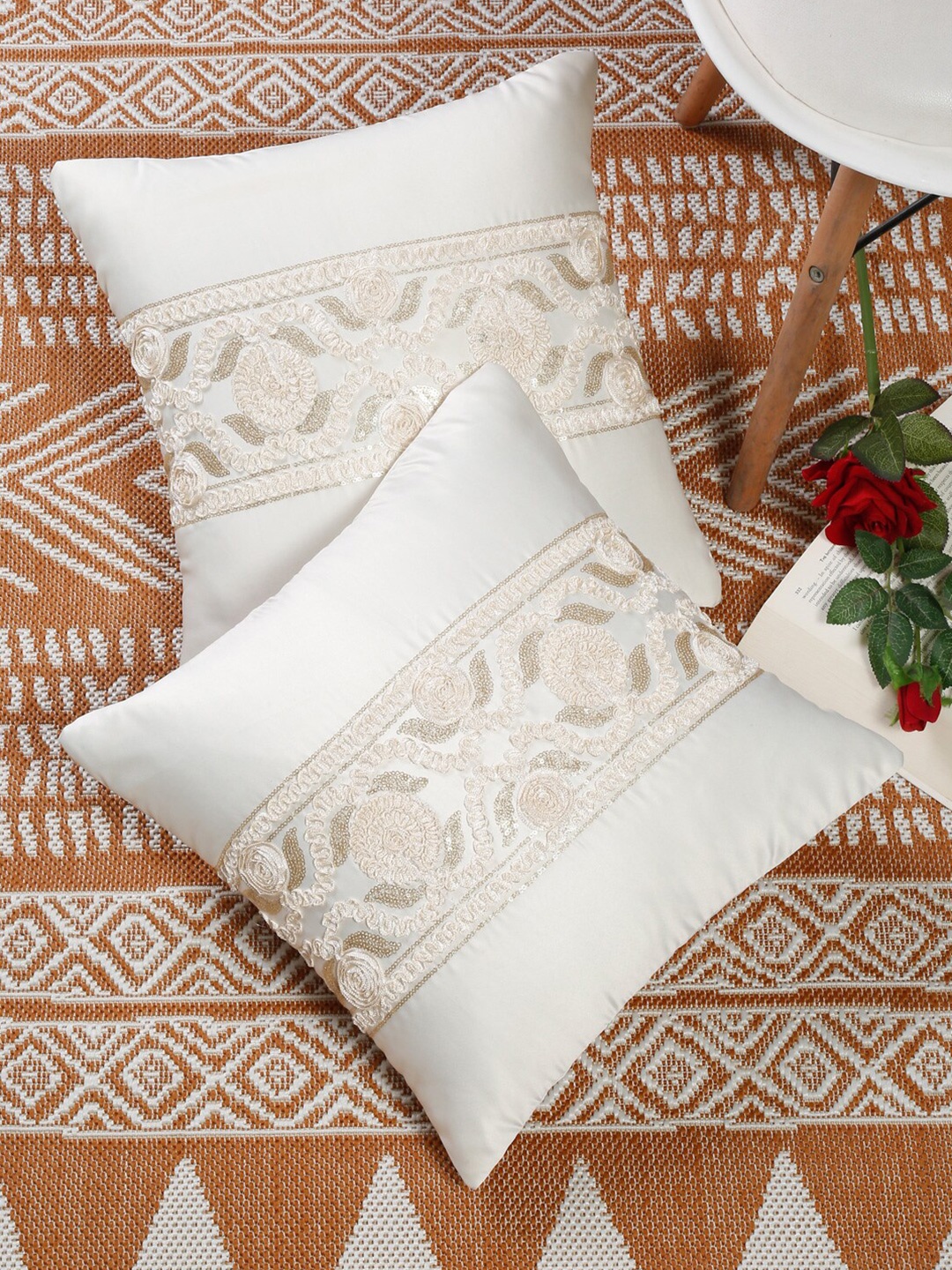 

MULTITEX White & Gold-Toned Set of 2 Floral Velvet Square Cushion Covers