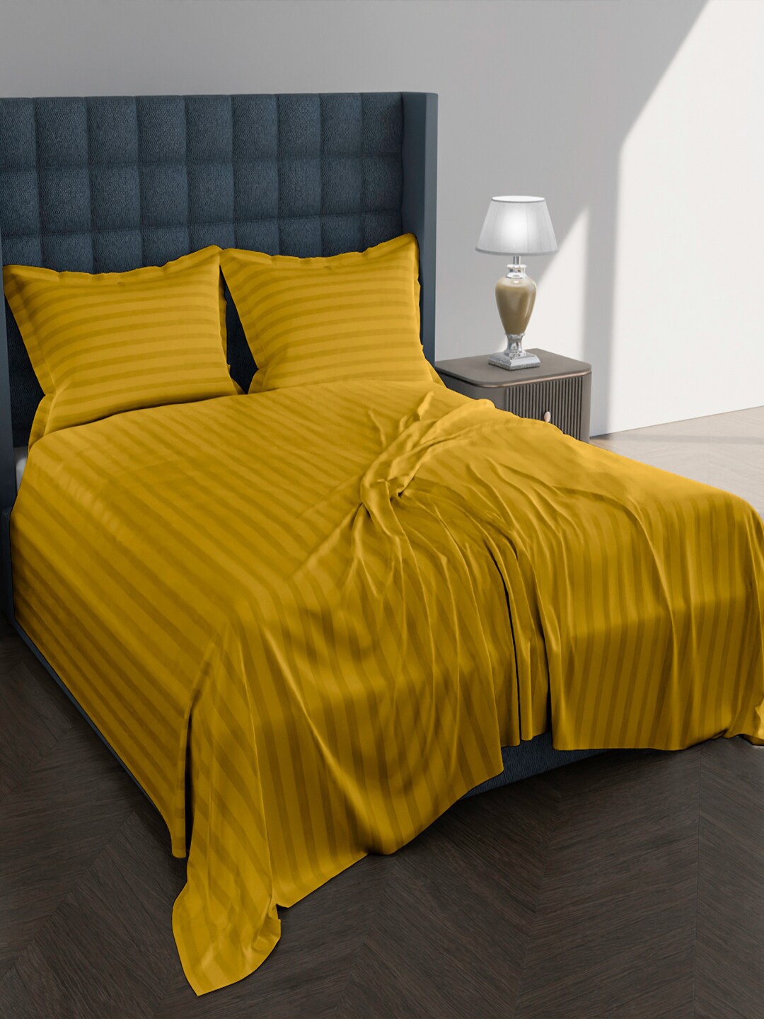 

AVI Striped 250 TC Egyptian Cotton Queen Bedsheet with 2 Pillow Covers, Gold