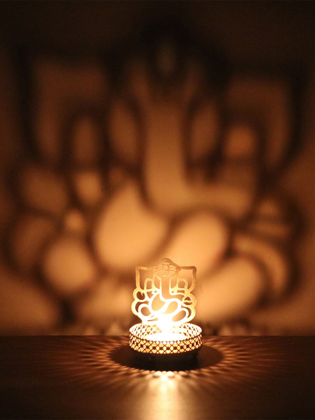

DULI Set of 5 Ganesha Design T-Light Holder With Base, Gold