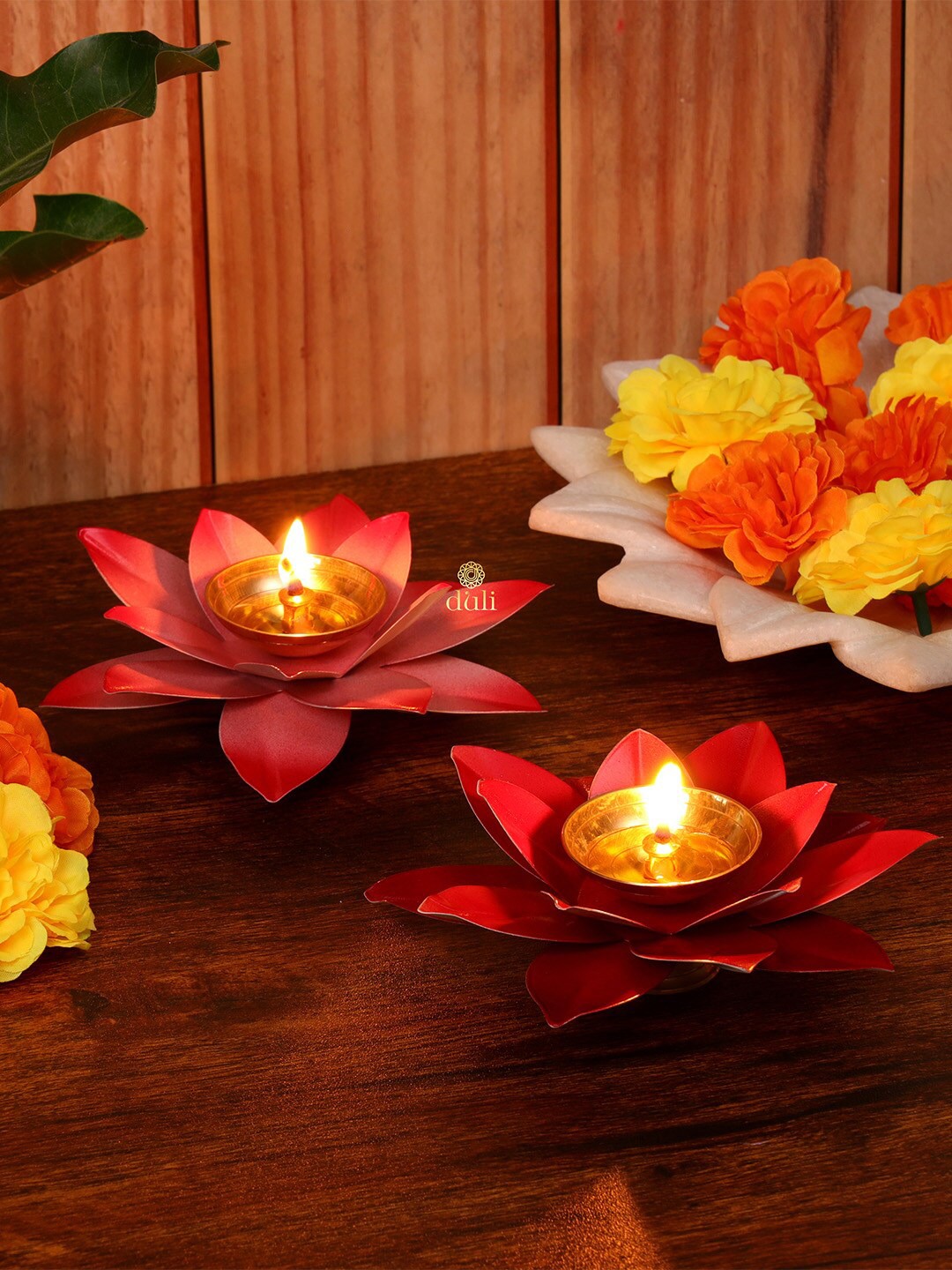 

DULI Set Of 2 Textured Lotus Shaped Candle Holders, Multi