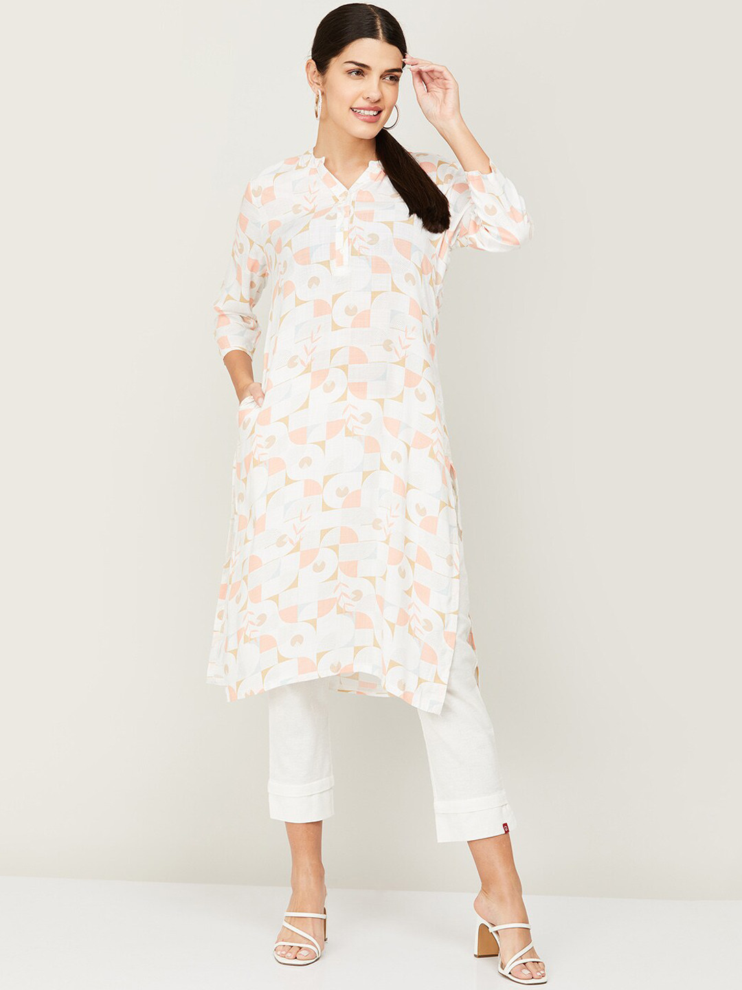 

Melange by Lifestyle Women White Floral Printed Chikankari Pathani Kurta
