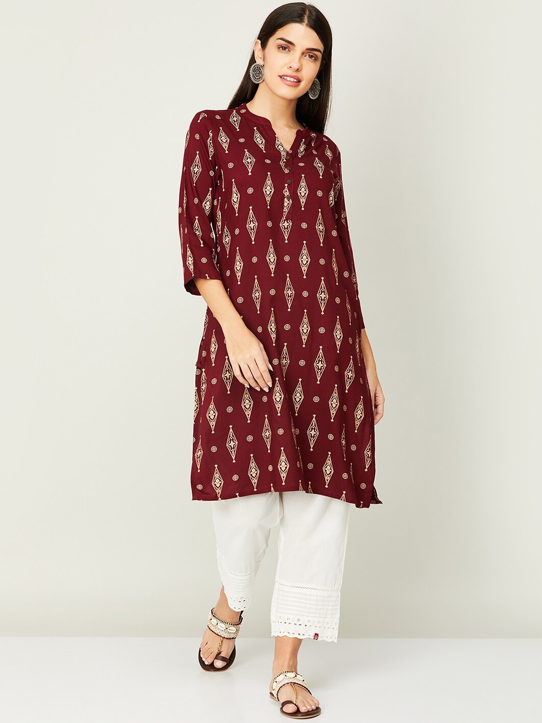 

Melange by Lifestyle Women Red Paisley Thread Work Kurta