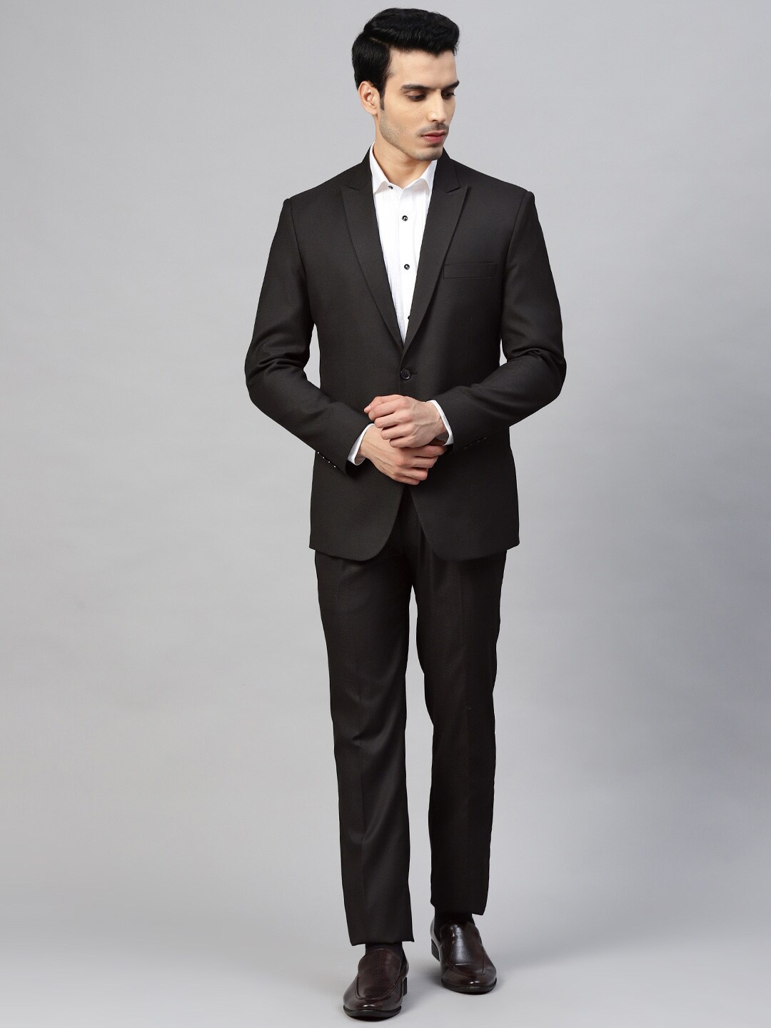 

MANQ Men Self-Design Slim-Fit Single-Breasted 2-Piece Formal Suit, Black