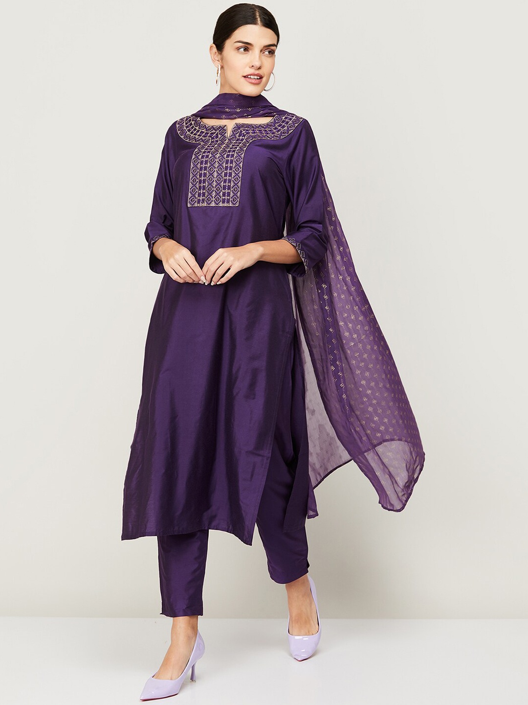

Melange by Lifestyle Women Purple Thread Work Kurta with Trousers & With Dupatta