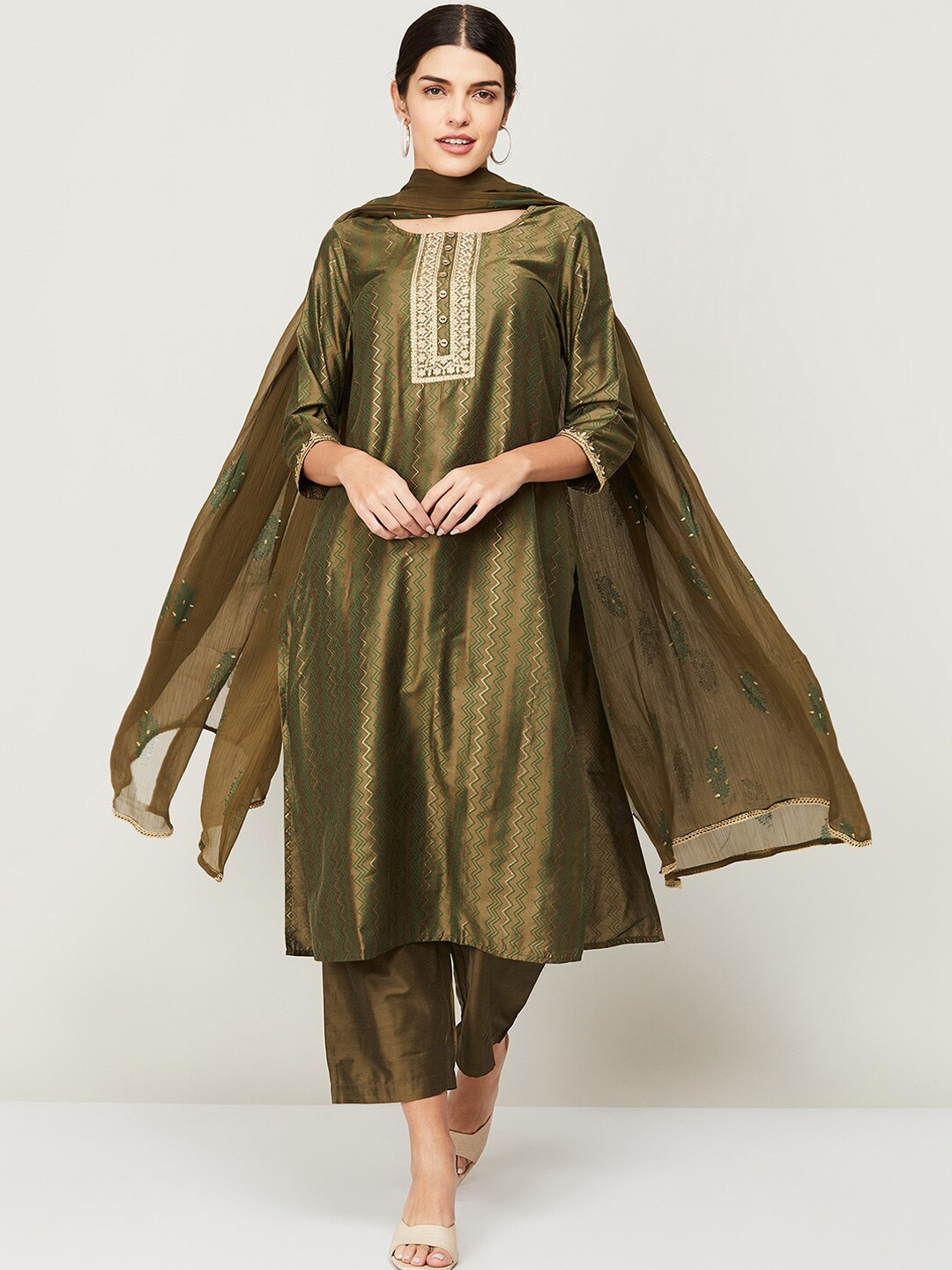 

Melange by Lifestyle Women Olive Green Printed Kurta with Trousers & With Dupatta