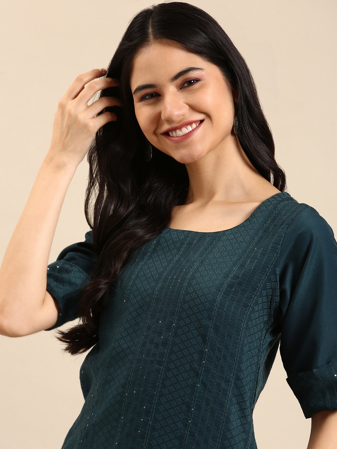 

SHOWOFF Women Green Ethnic Motifs Sequinned Kurta with Trouser