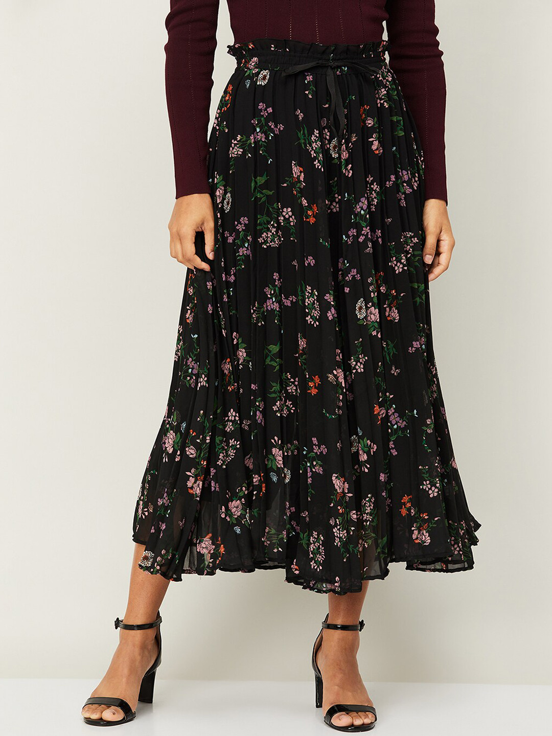 

CODE by Lifestyle Women Black Floral Printed Pleated Culottes Trousers