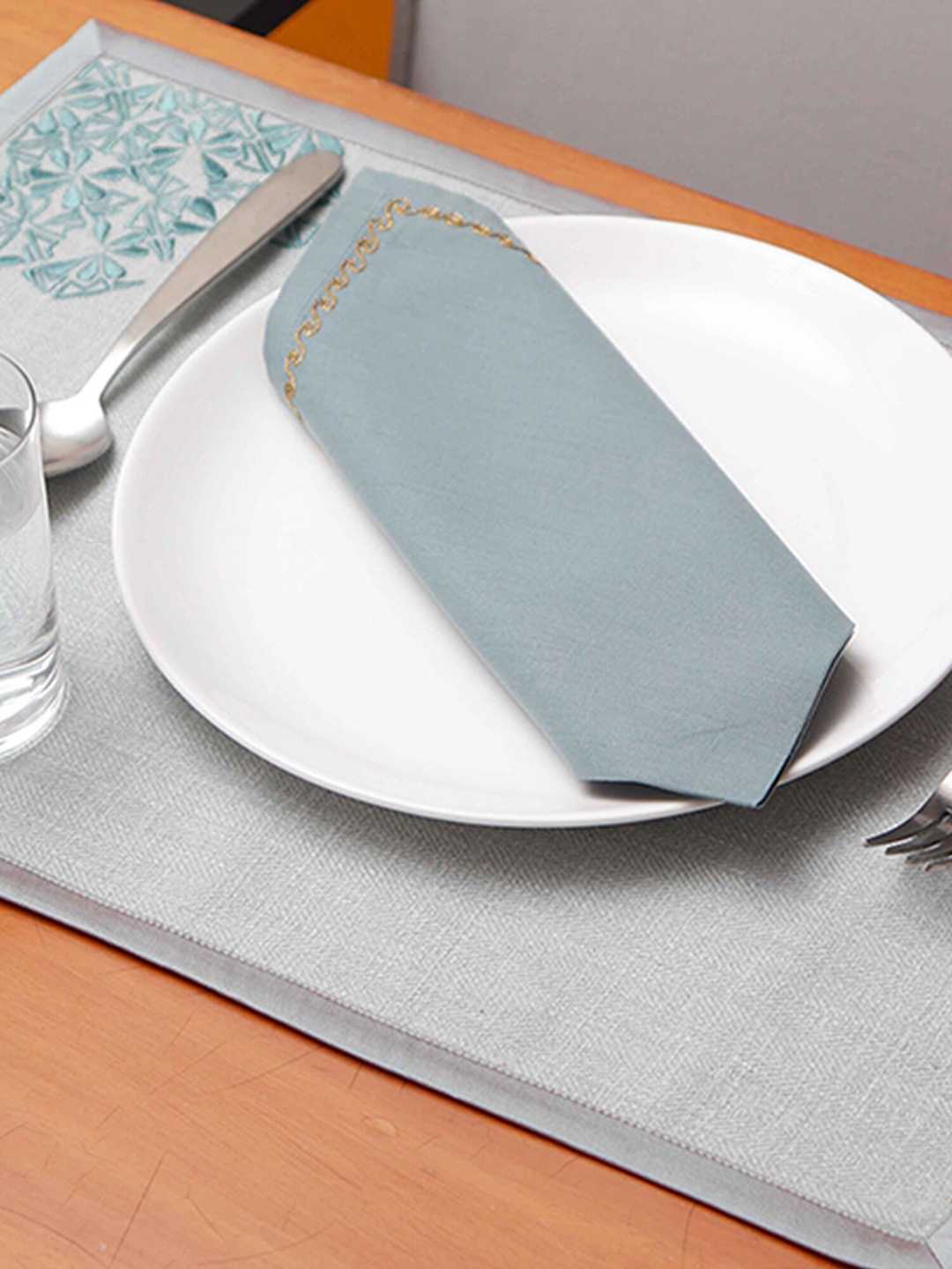 

ZEBA Set of of 6 Grey Solid Embroidered Cotton Table Mats & NapkinsTable Placemats
