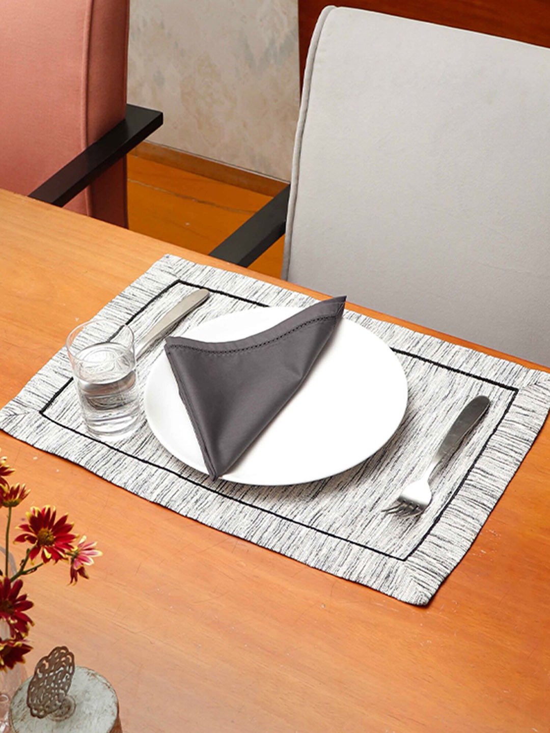 

ZEBA Set of 6 White & Black Textured Cotton Table Placemats & Napkins