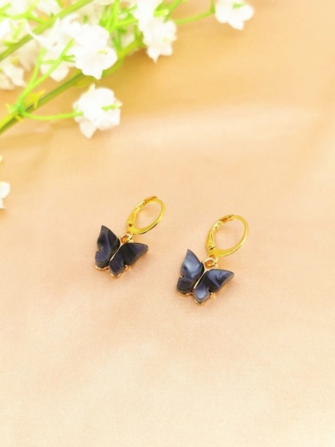 

Pinapes Black Classic Drop Earrings