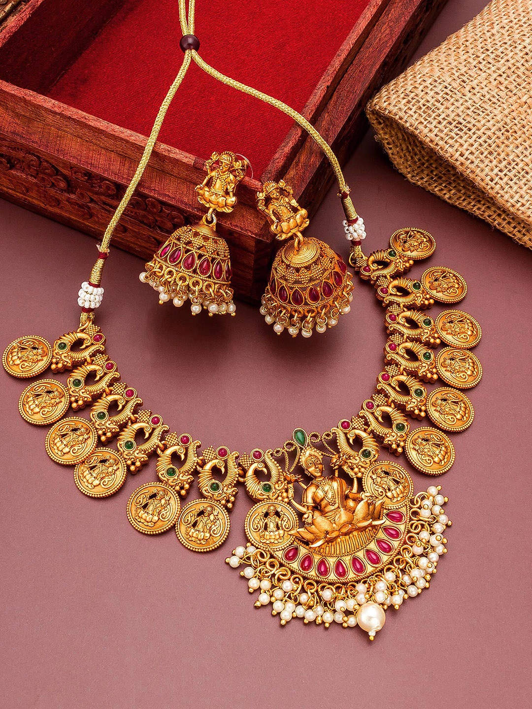 

aadita Gold Women Gold-Plated Jewellery Set