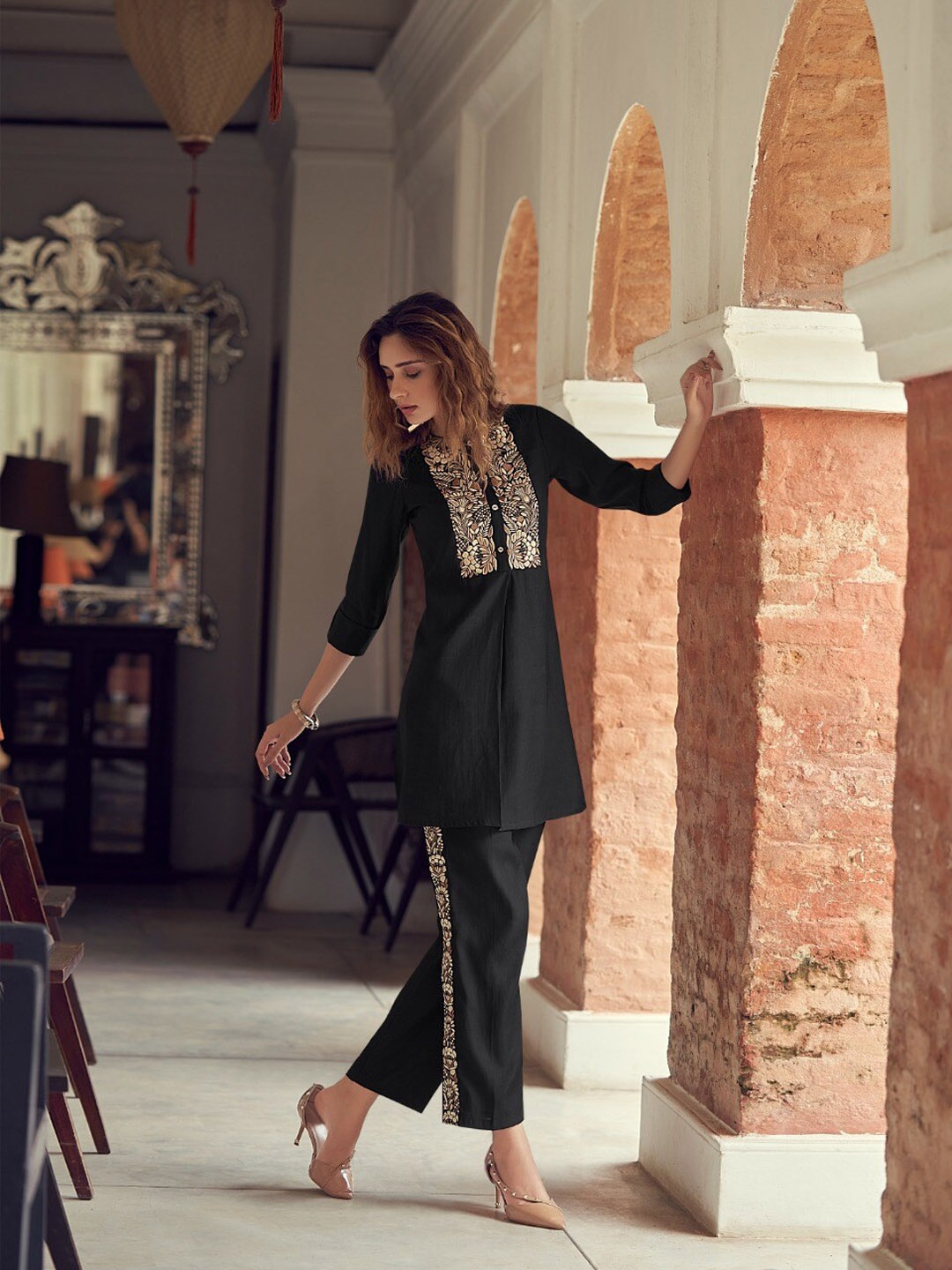 

AUTUMN LANE Women Black Embroidered Kurti with Salwar