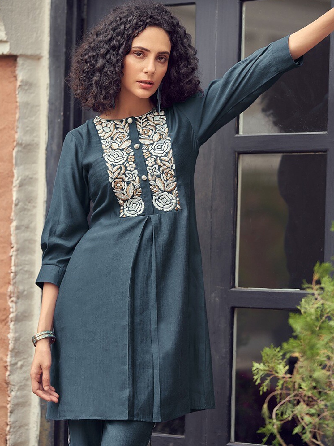 

AUTUMN LANE Women Grey Embroidered Kurti with Palazzos