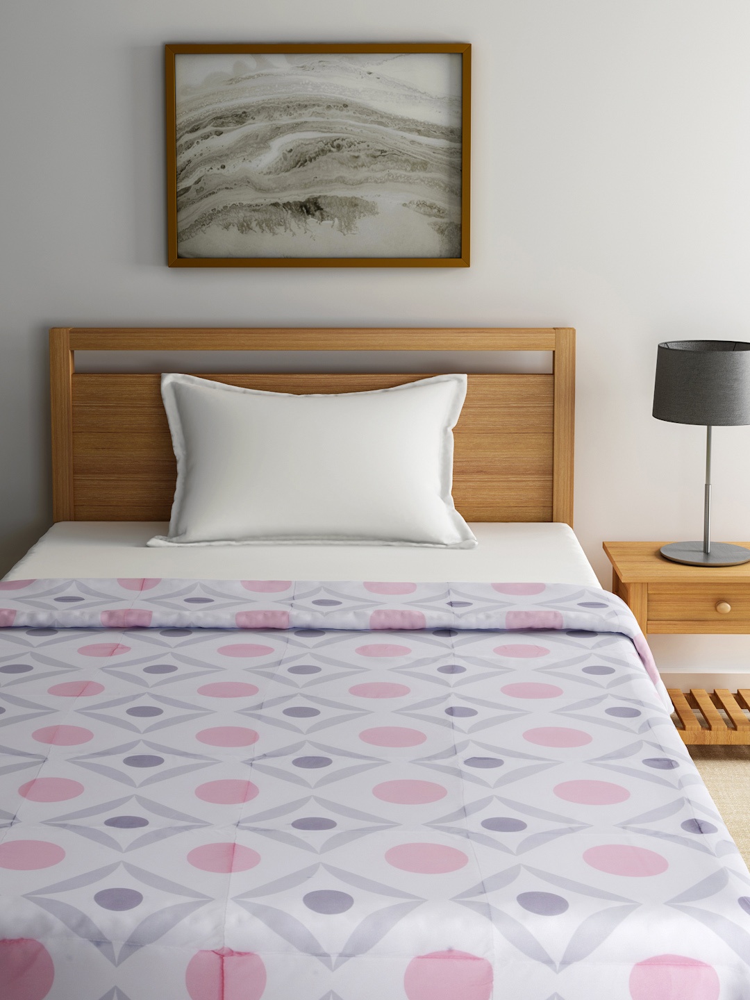 

Raymond Home White & Pink Geometric Print Heavy Winters Comforter