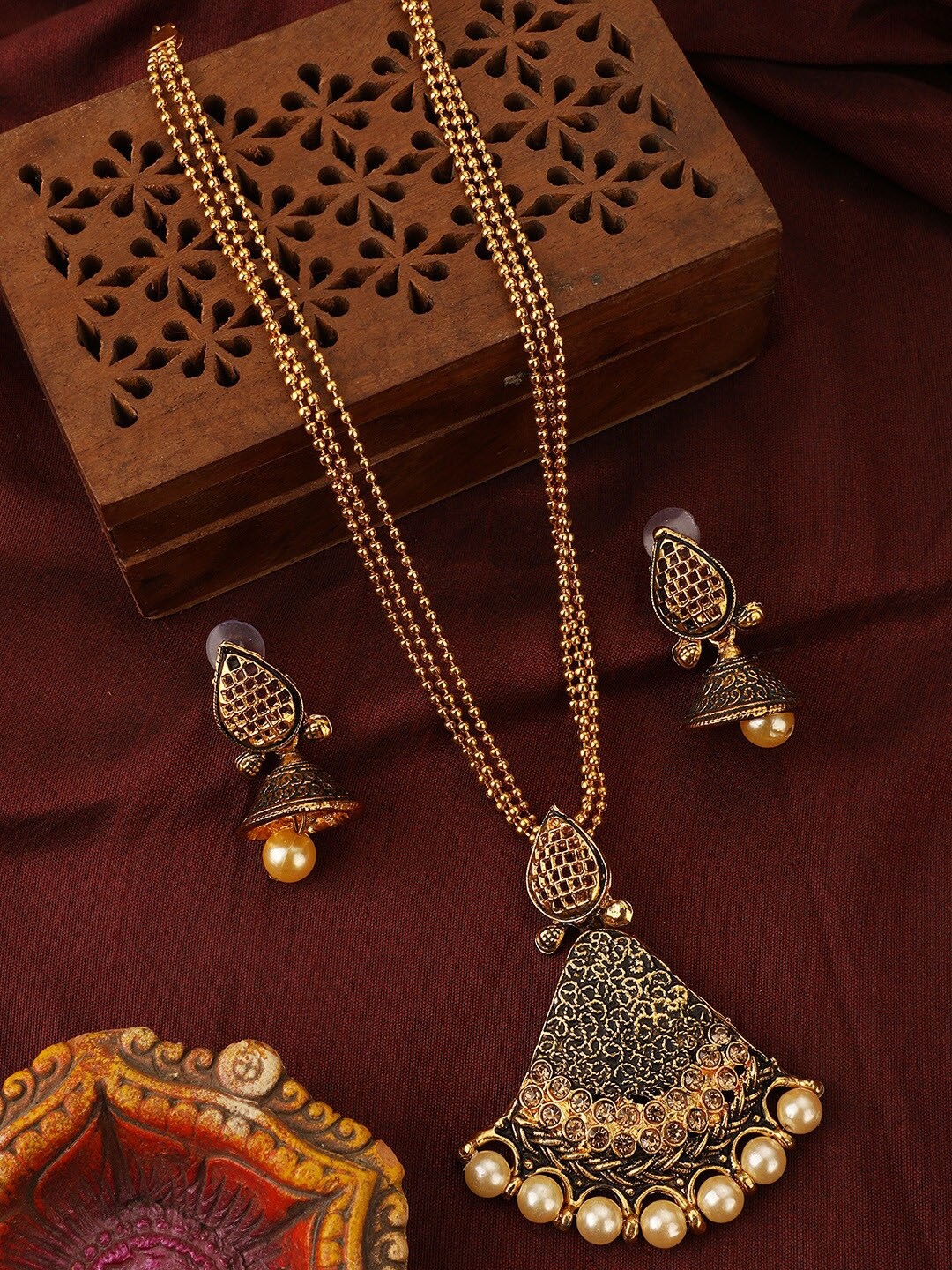

ANIKAS CREATION Gold-Plated Cream-Coloured Pearls Studded Jewellery Set