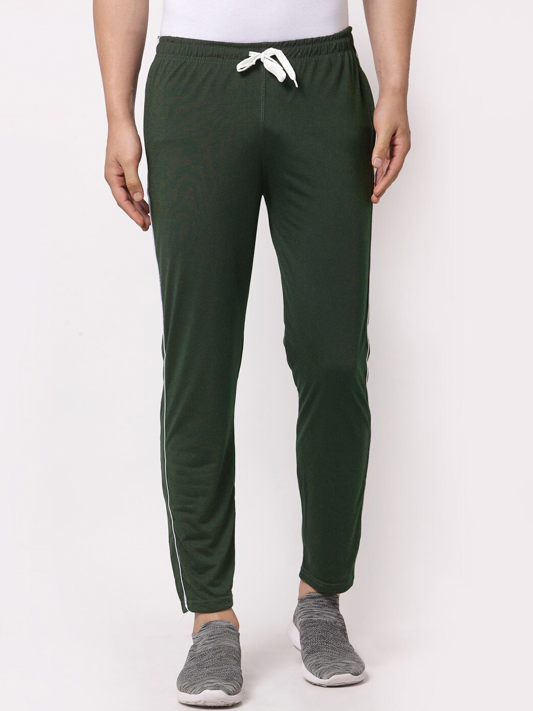 

KLOTTHE Men Green Solid Cotton Track Pants