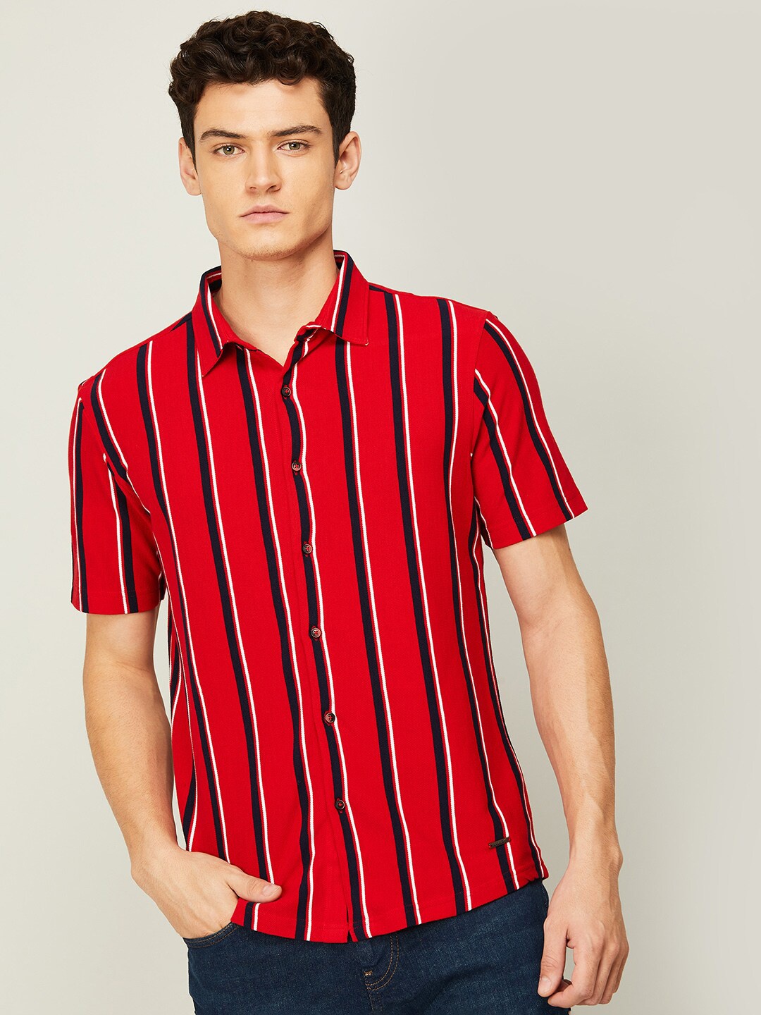 

Bossini Men Red Slim Fit Striped Casual Shirt