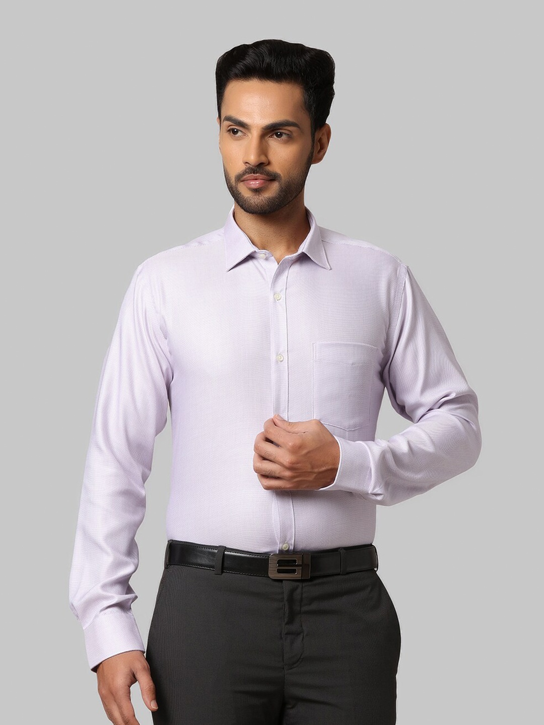 

Park Avenue Men Red Slim Fit Striped Formal Shirt