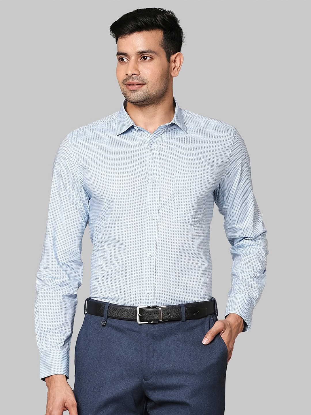 

Park Avenue Men Blue Checked Formal Shirt