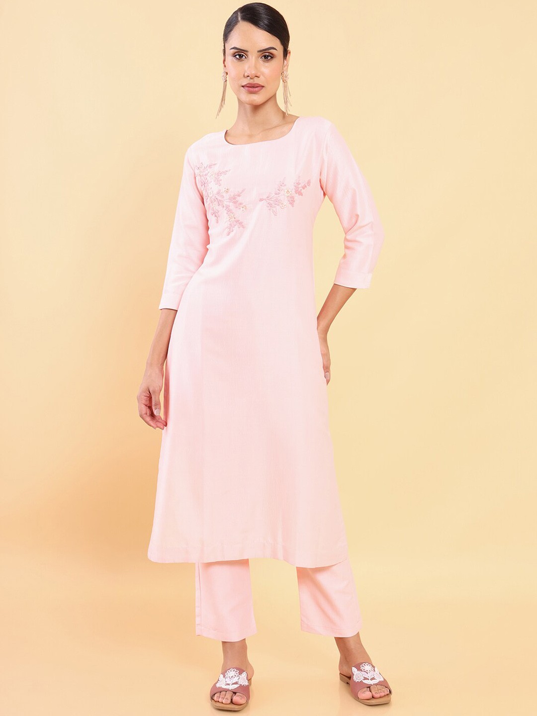 

Soch Women Pink Floral Embroidered Thread Work Kurta with Trousers