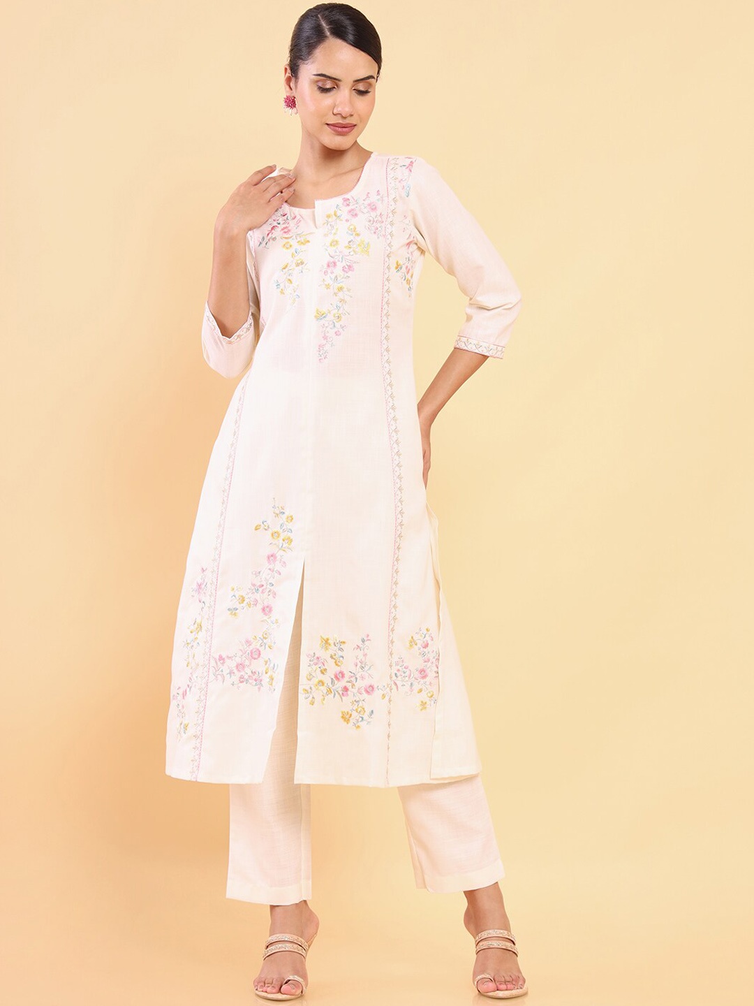 

Soch Women Off White Floral Embroidered Thread Work Kurta with Trousers