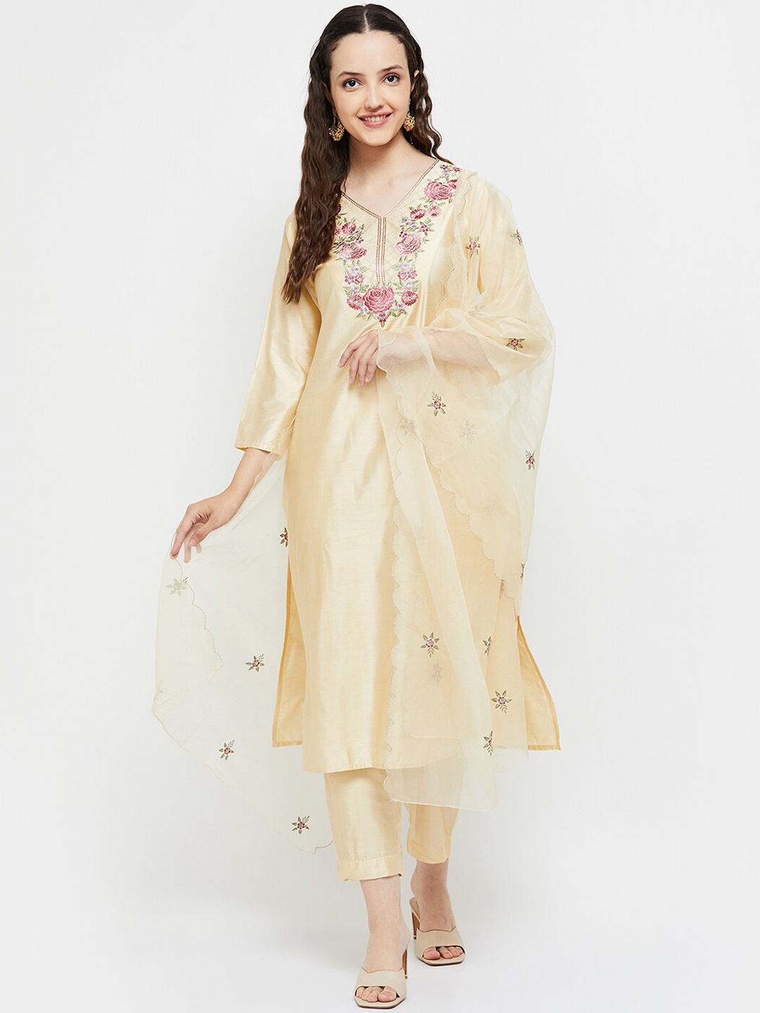 

max Women Off White Floral Embroidered Kurta with Trousers