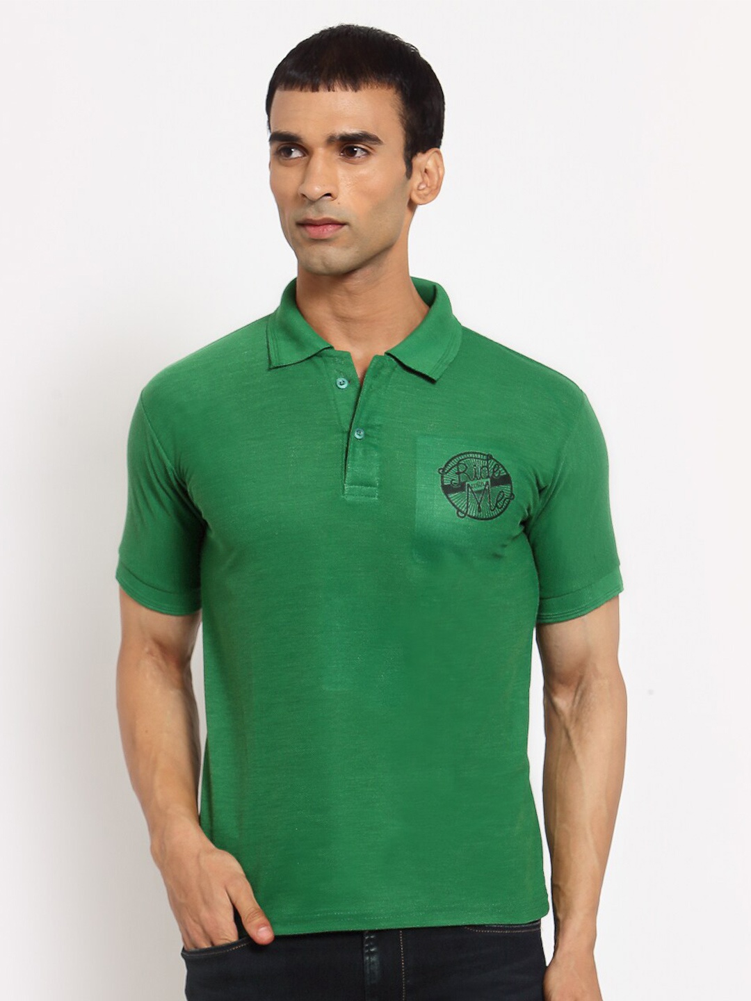 

KLOTTHE Men Green Solid Tshirts