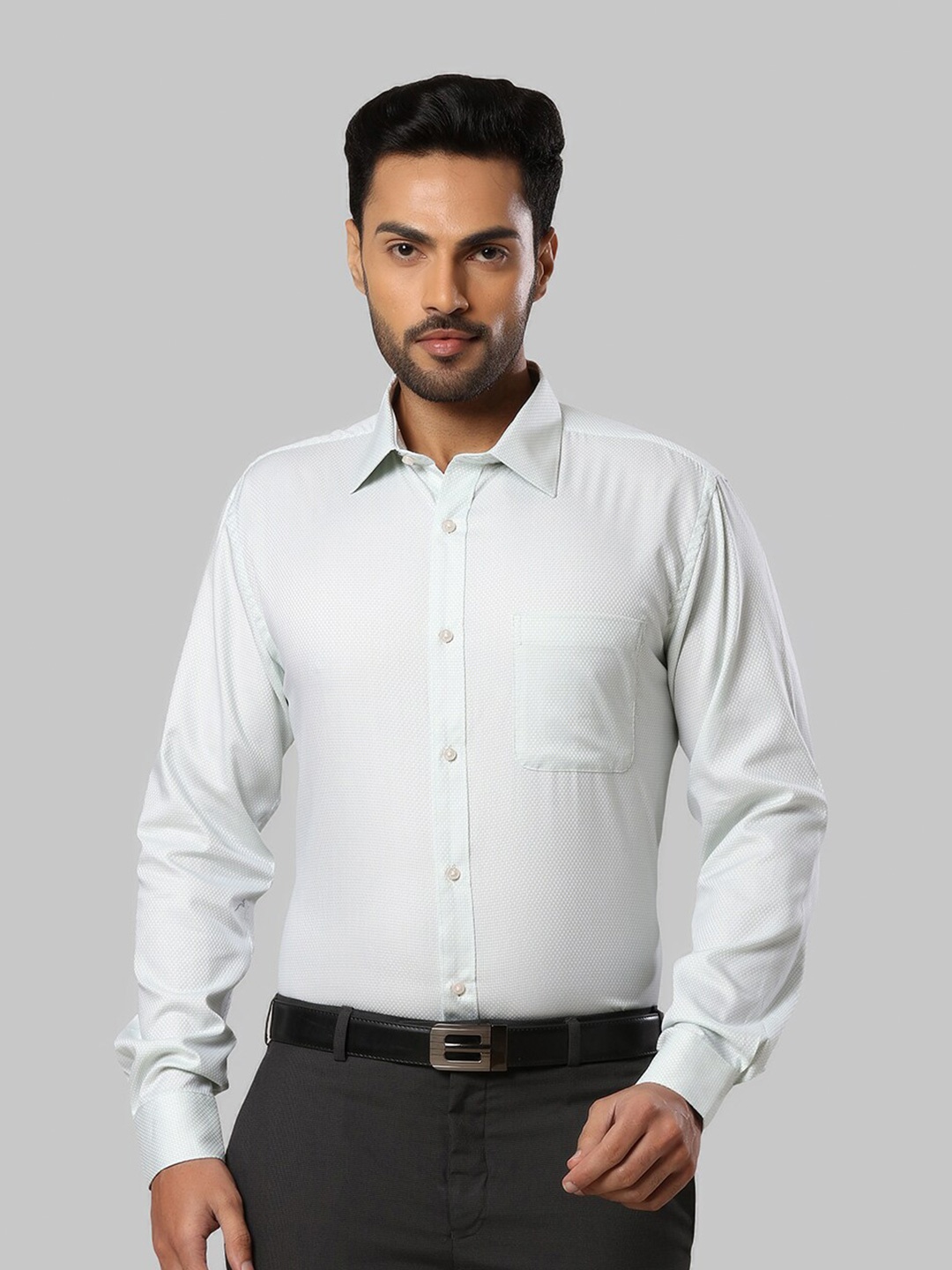 

Raymond Men Green Solid Cotton Slim Fit Formal Shirt