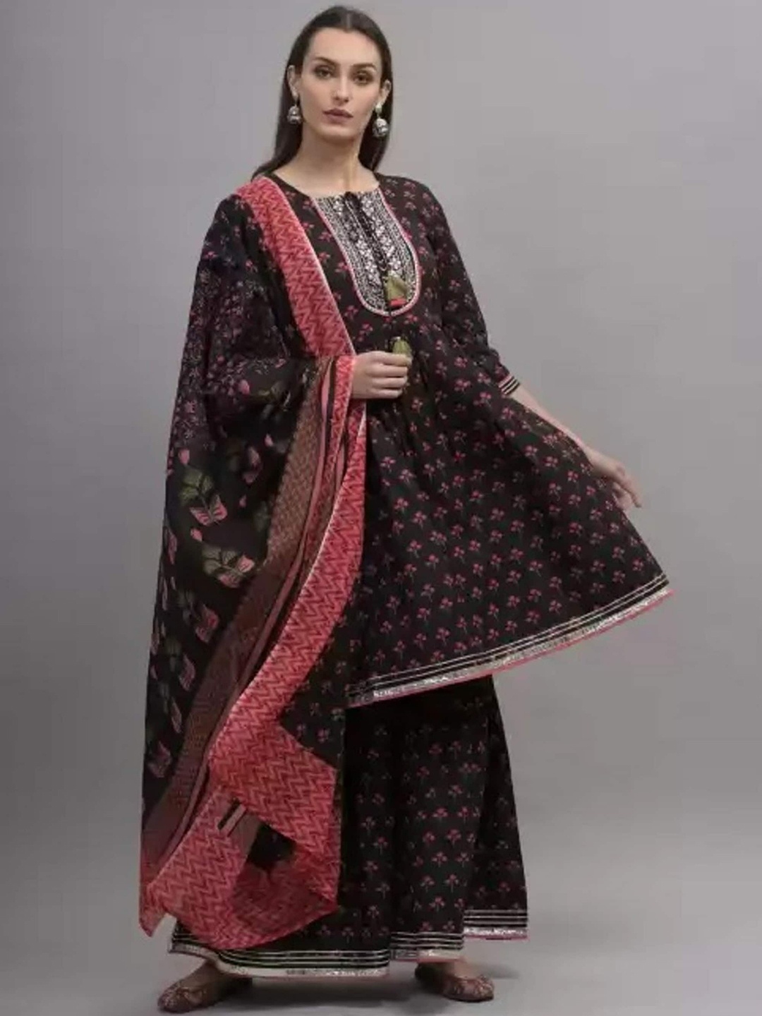 

EtnicaWear Women Black Floral Printed Pure Cotton Kurta with Sharara & With Dupatta