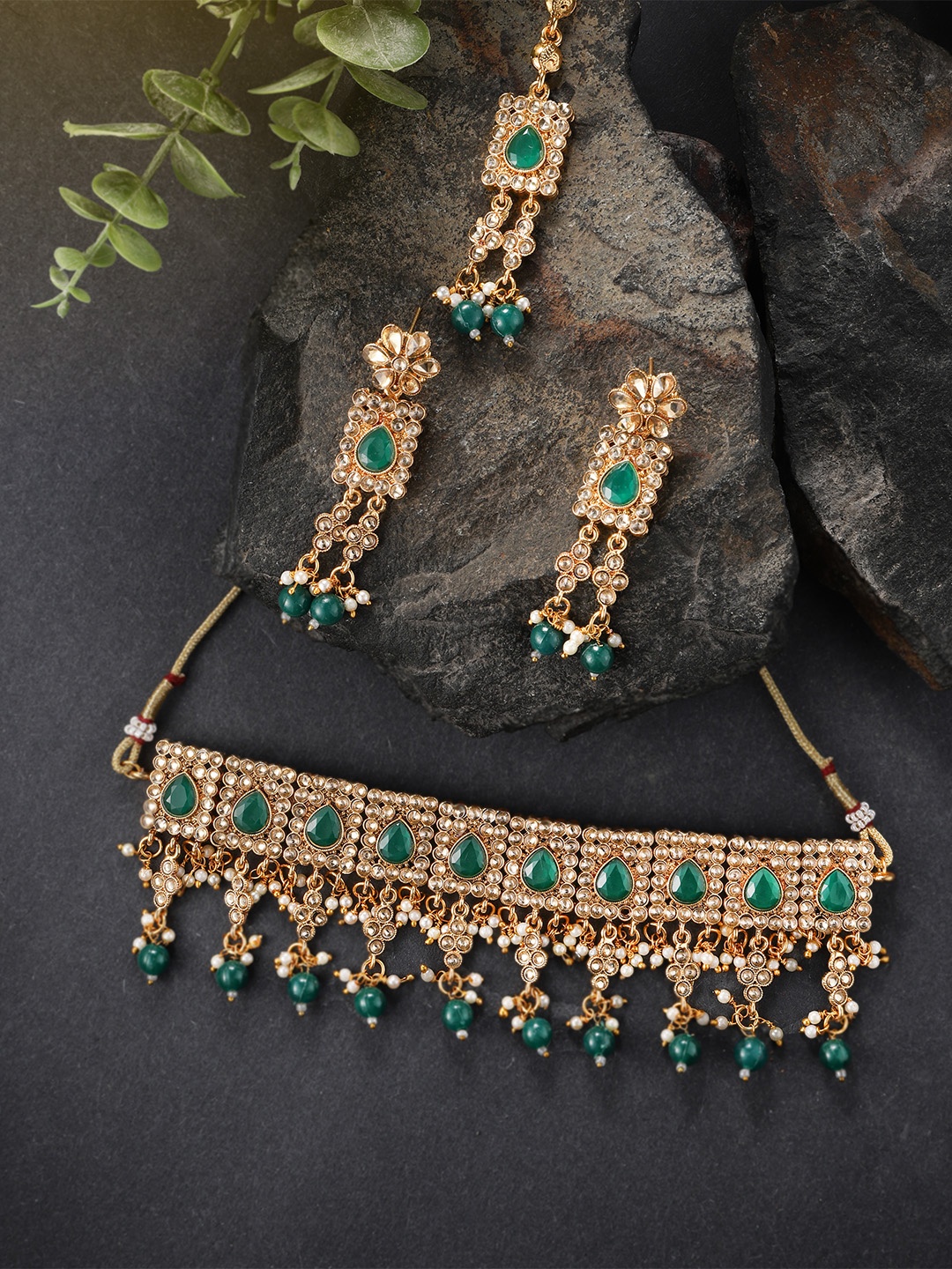 

Peora Women Green Gold-Plated Choker Necklace, Earrings & Maang Tika