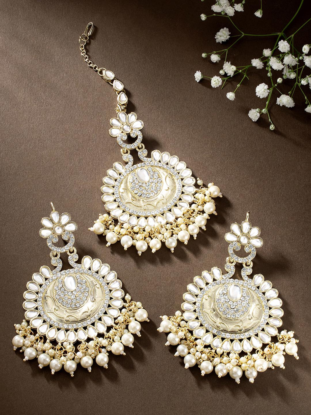 

Peora Cream-Coloured Gold-Plated Kundan Studded & Beaded Jadau Jewellery Set