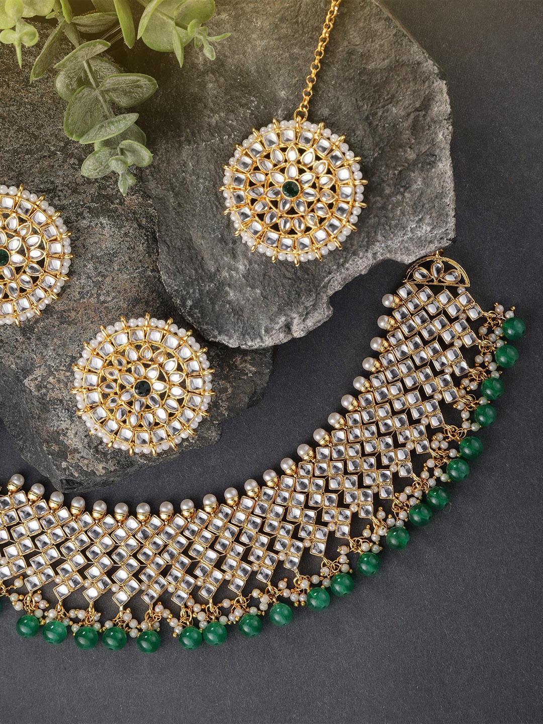 

Peora Gold-Plated & Green Kundan Studded Necklace Set