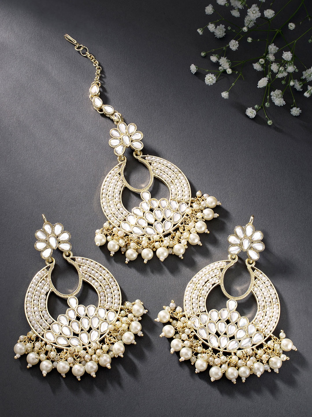 

Peora Cream-Coloured Gold-Plated Kundan Studded & Beaded Jadau Jewellery Set