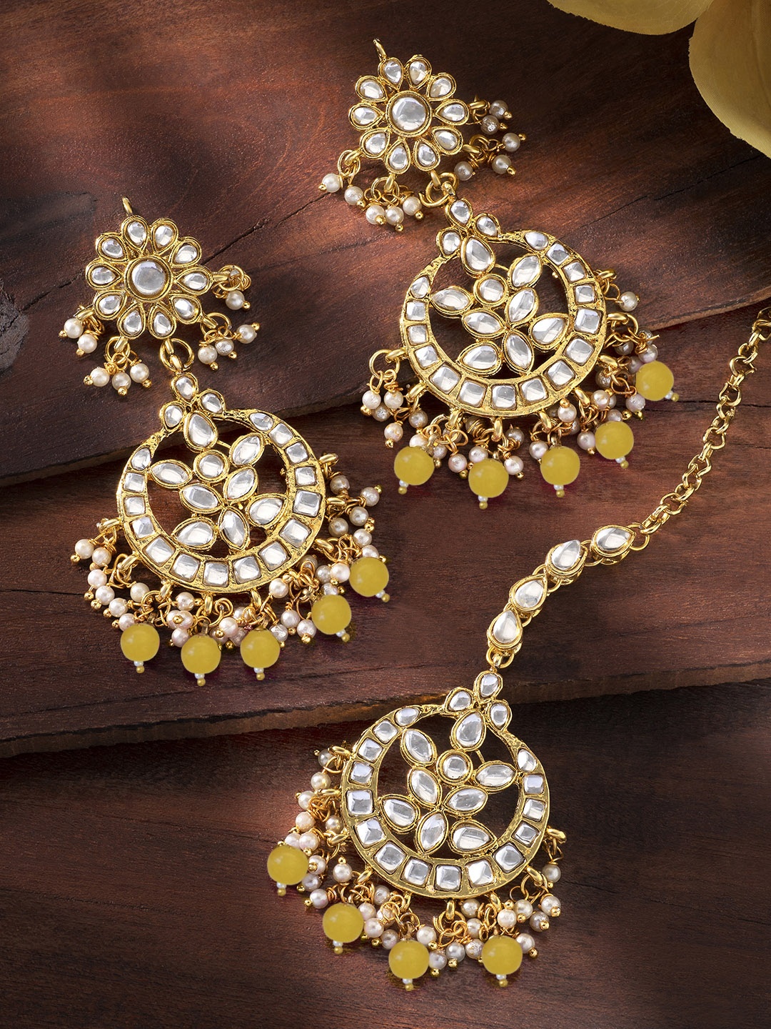 

Peora Yellow & Cream-Coloured Gold-Plated Kundan Studded & Beaded Jadau Jewellery Set