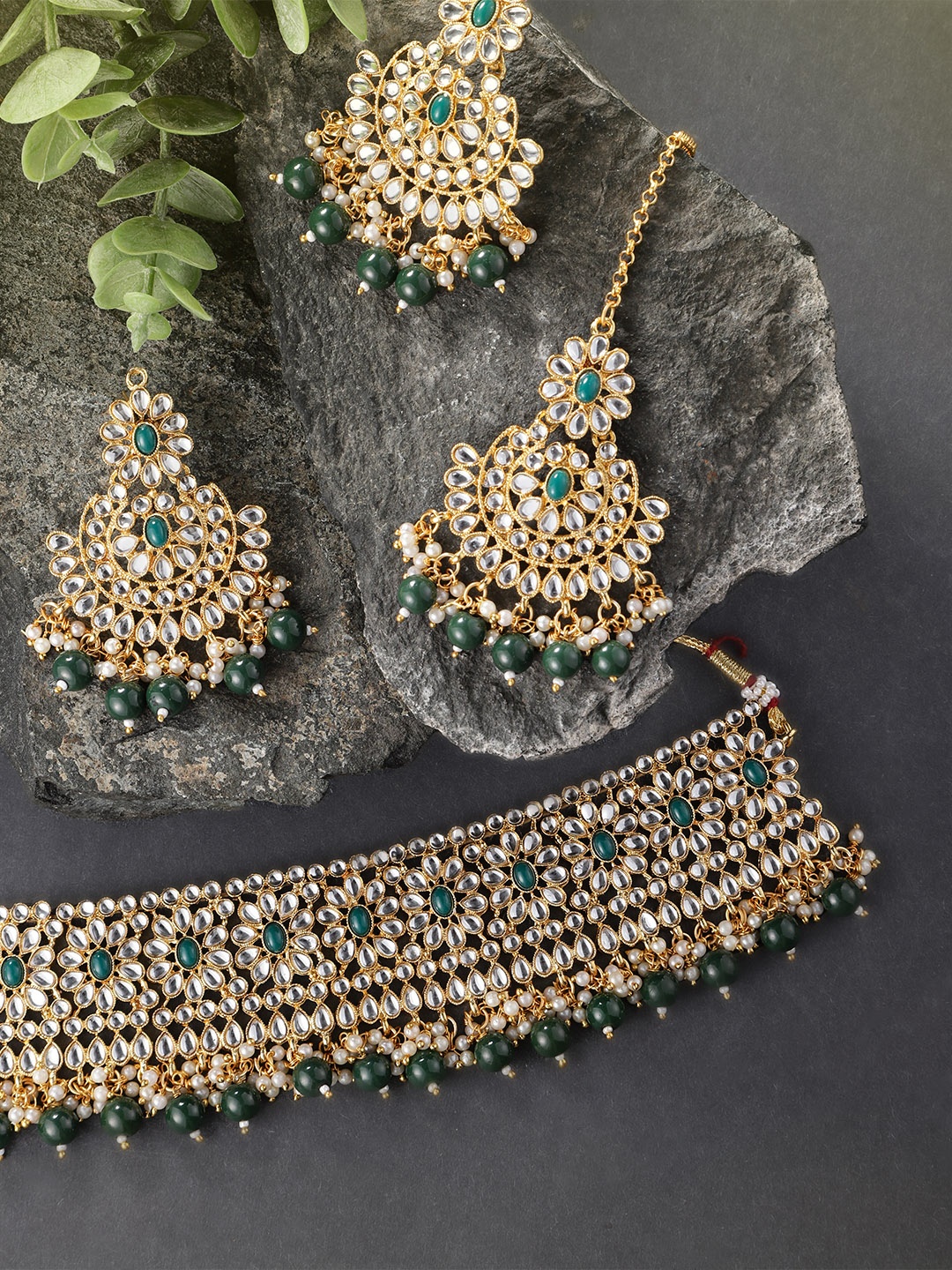 

Peora Gold-Plated & Green Kundan Studded Necklace Set