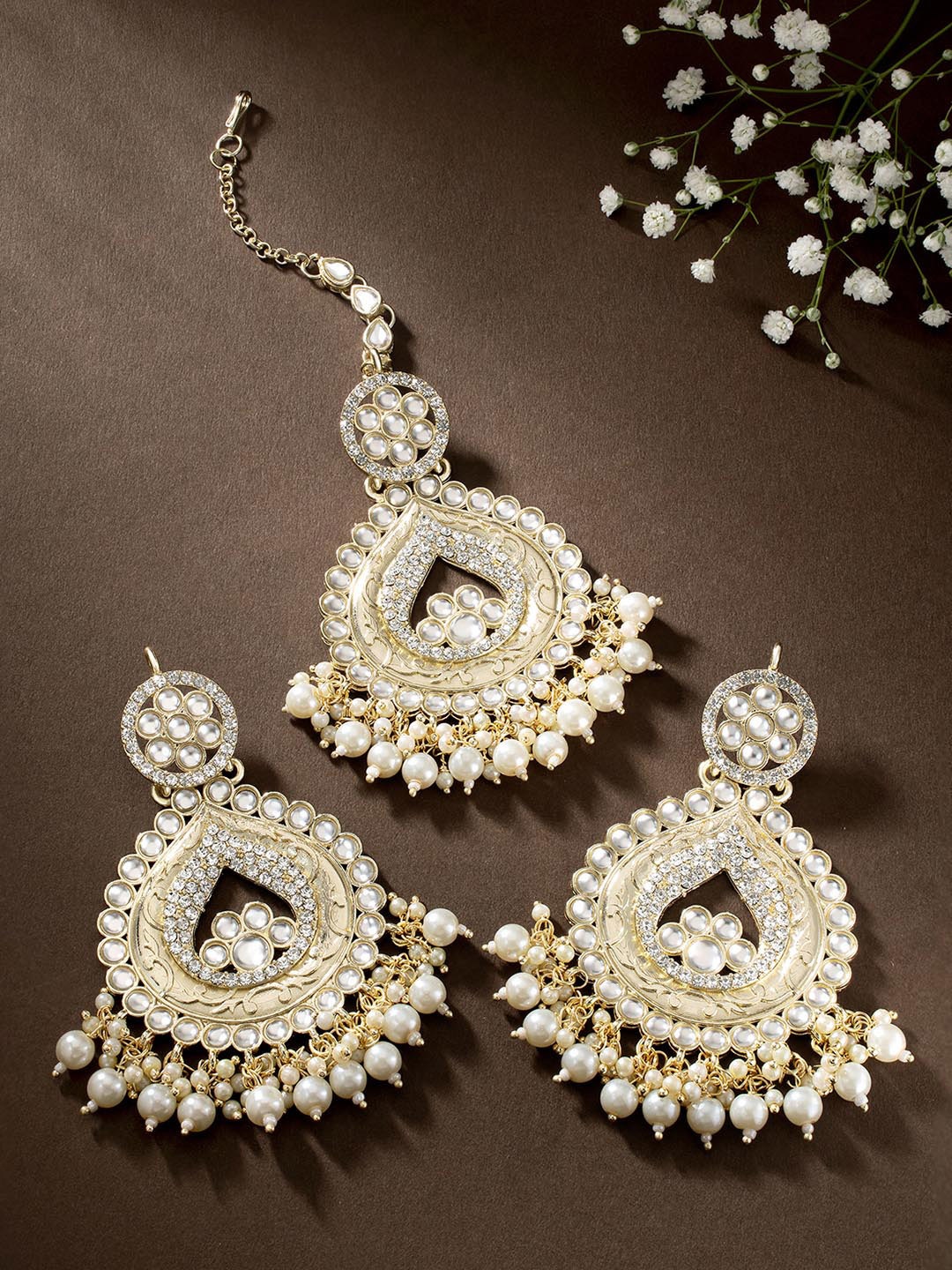 

Peora Cream-Coloured Gold-Plated Kundan Studded & Beaded Jadau Jewellery Set