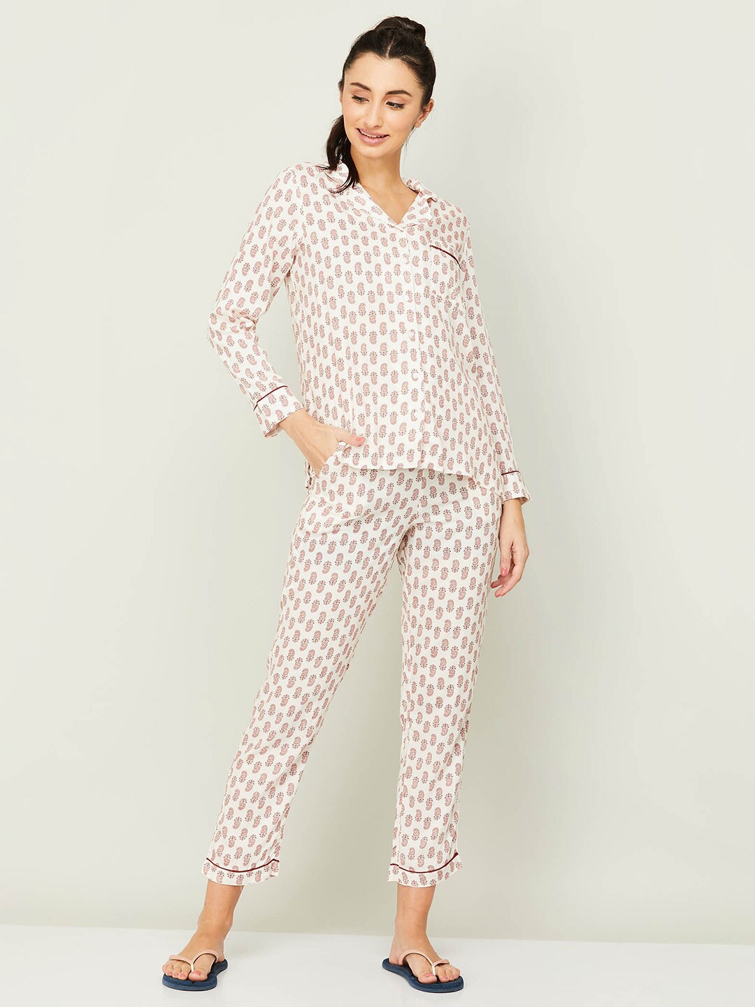 

Ginger by Lifestyle Women White & Red Printed Night suit