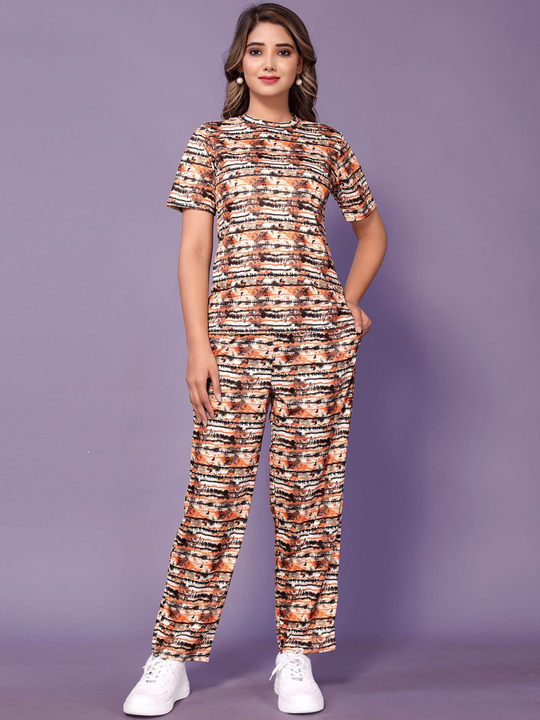 

Siya Fashion Printed T-Shirt & Trousers, White