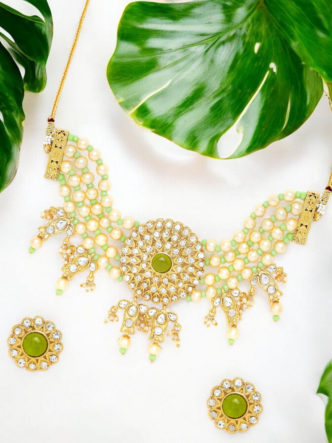 

Anouk Gold Toned Kundan Studded & Beaded Jewellery Set