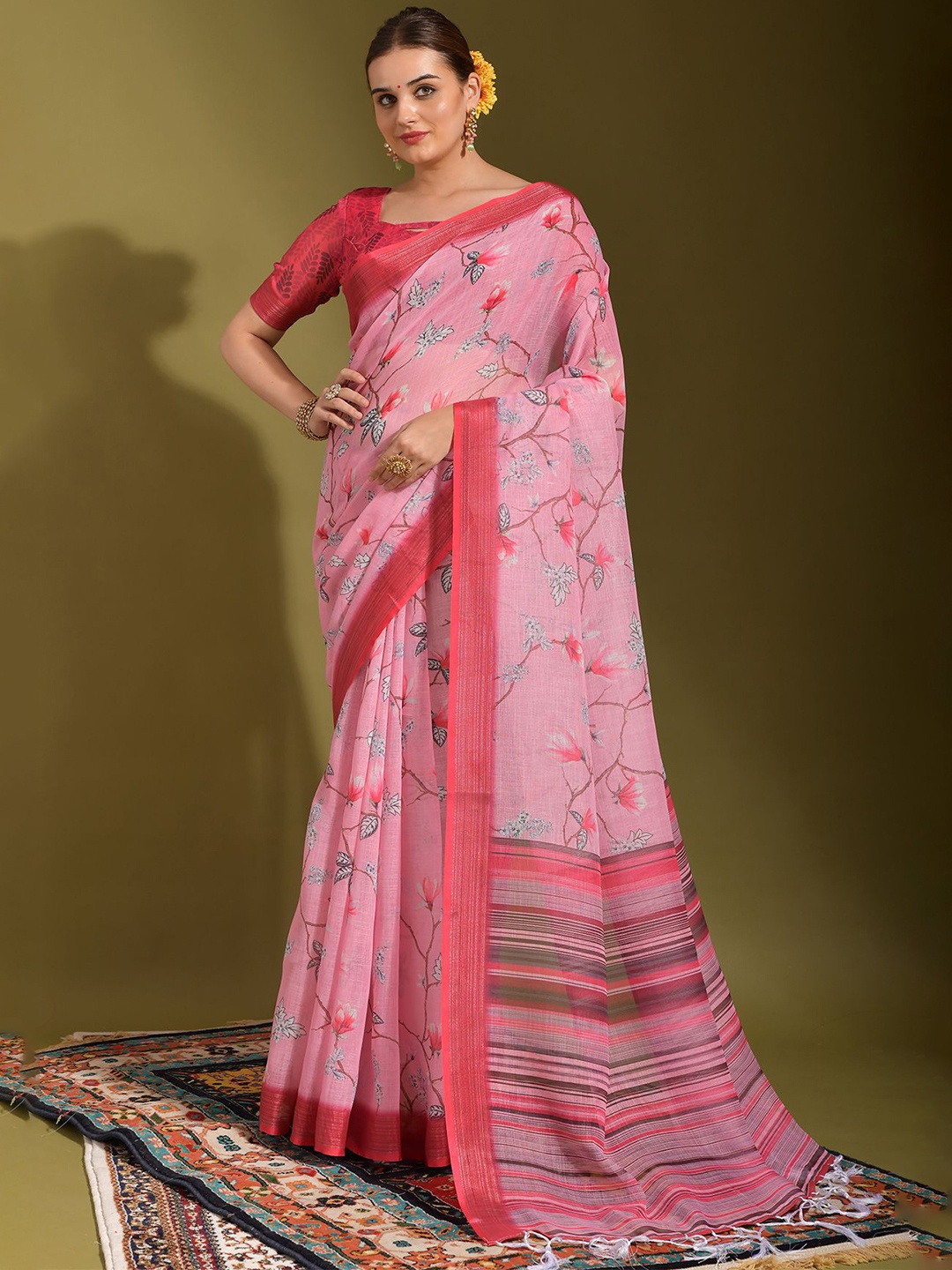 

QVAZOR Zari Woven Floral Printed Pure Linen Saree, Pink
