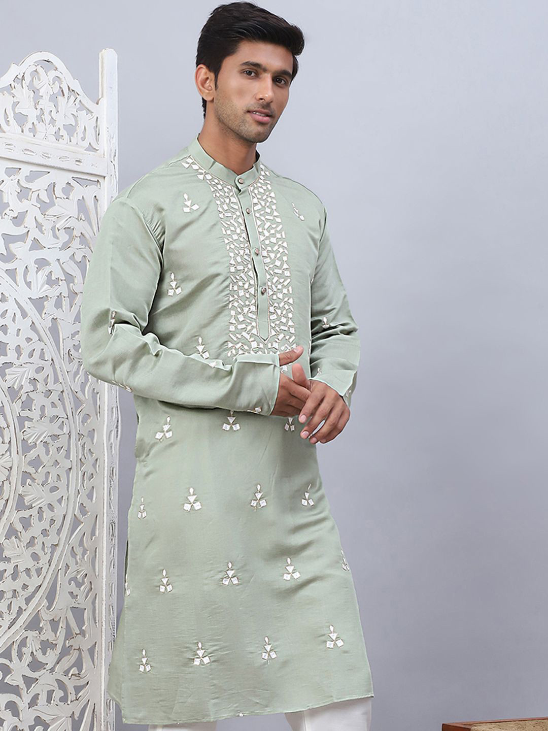 

Anouk Green Geometric Embroidered Thread Work Mandarin Collar Silk Cotton Straight Kurta