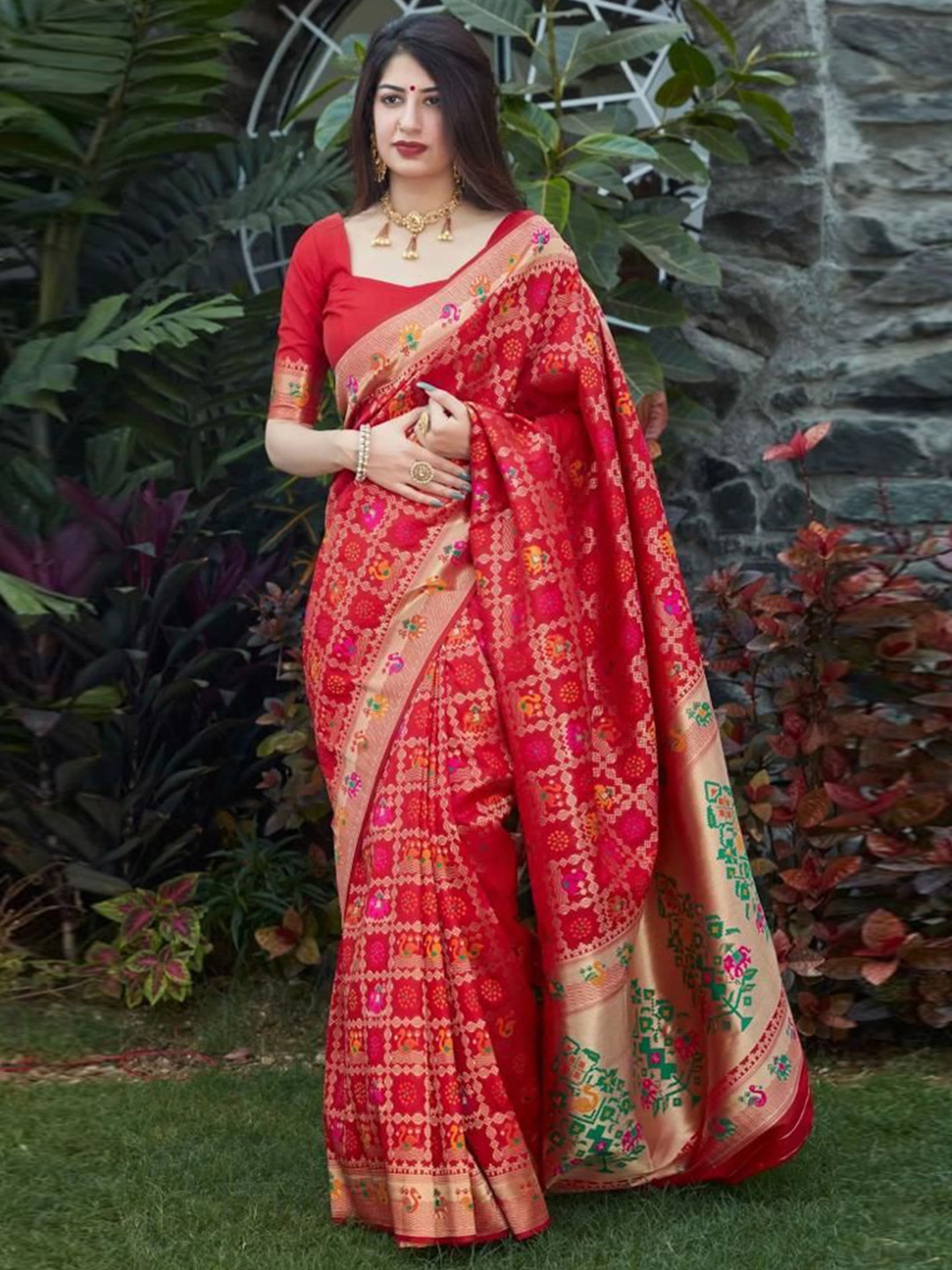 

revika Woven Design Zari Pure Silk Kanjeevaram Saree, Red