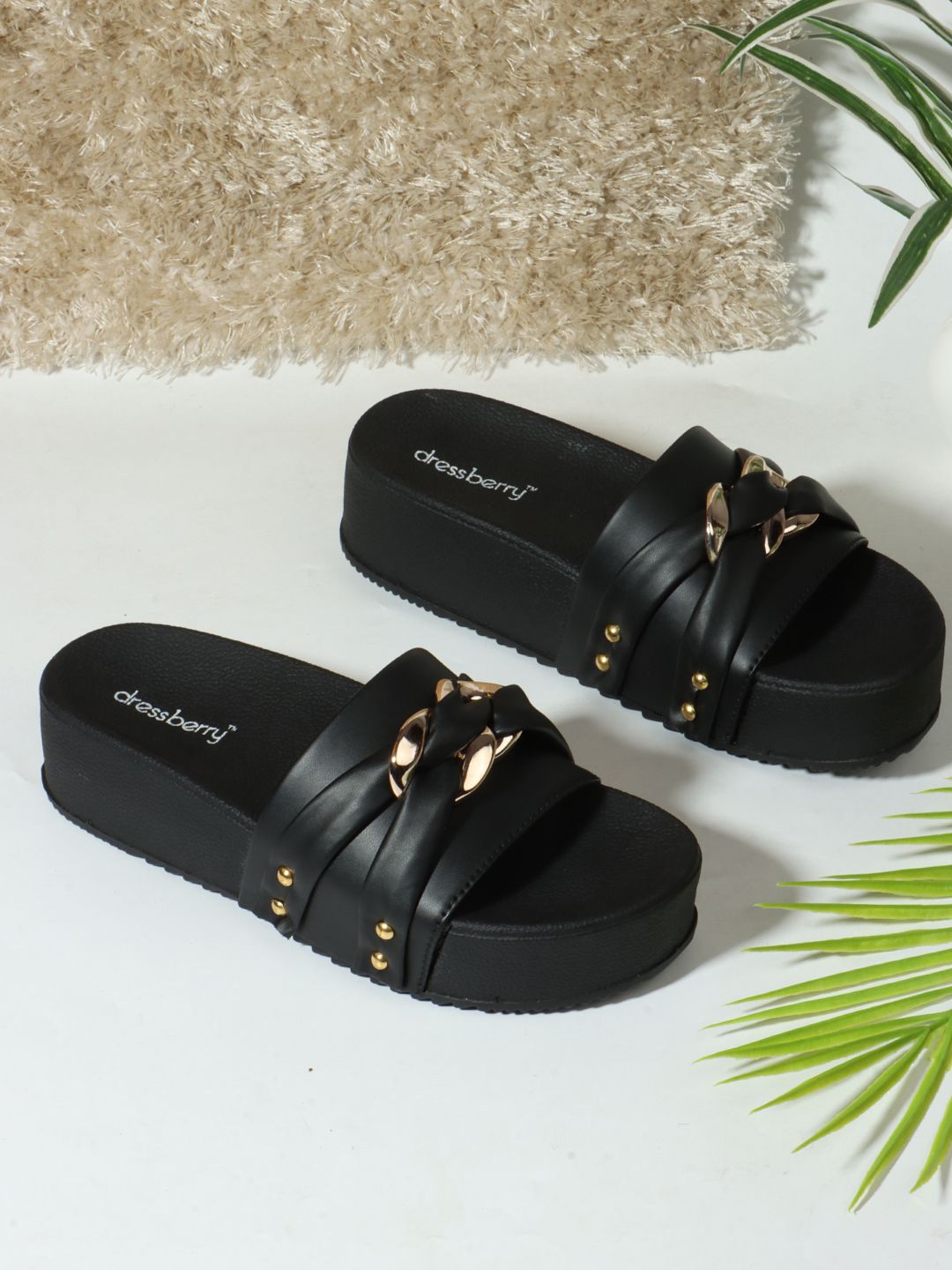 

DressBerry Open Toe Flatform Heel Sandal, Black