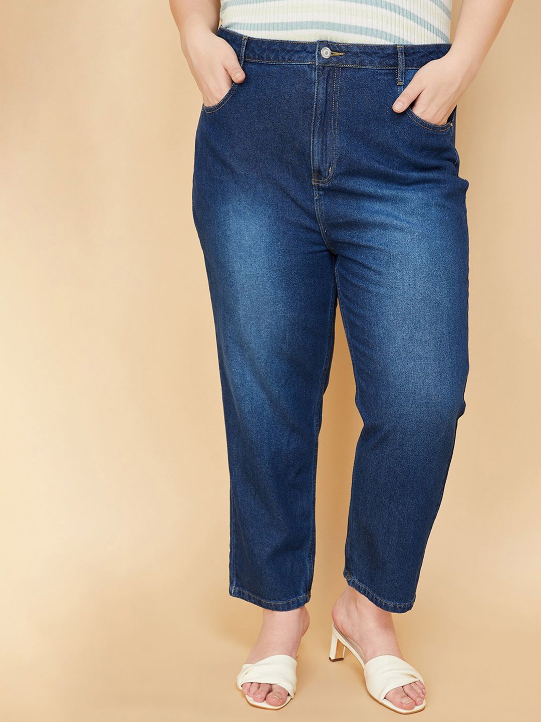 

max Plus Size Women Light Fade Cotton Jeans, Blue