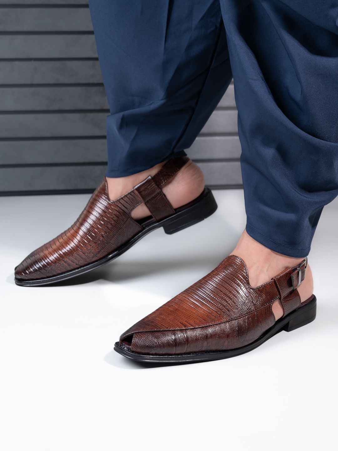 

Hydes N Hues Men Ethnic Comfort Sandals, Brown