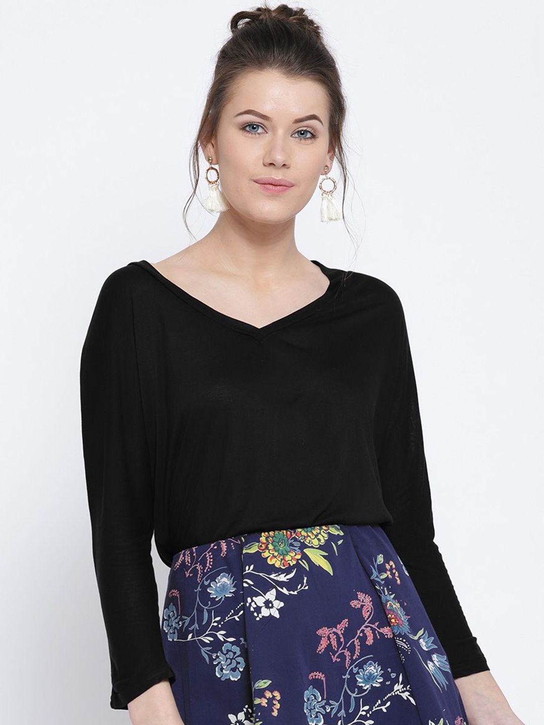 

Sera Women Solid V-Neck Pure Cotton Top, Black